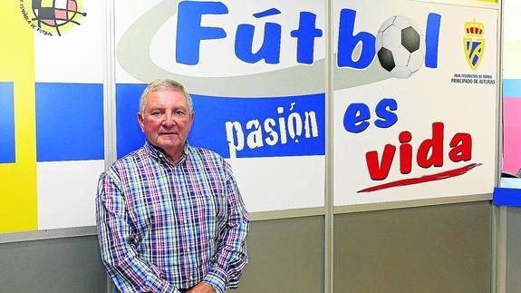 «El fútbol base se parece al profesional en que jugamos con un balón redondo»