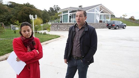 La familia de la casa ilegal del Naranco logra aplazar su demolición