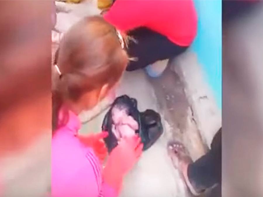 Hallan a un recién nacido en una bolsa de basura