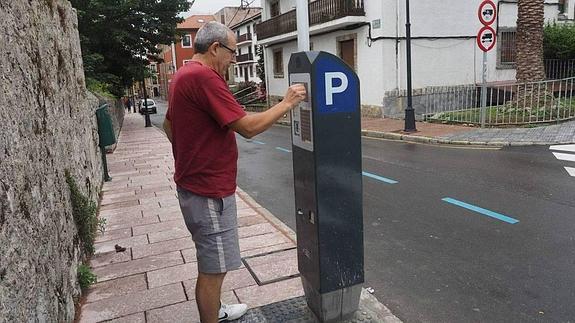 Llanes estudiará cambios en las calles de la zona azul de cara al próximo año