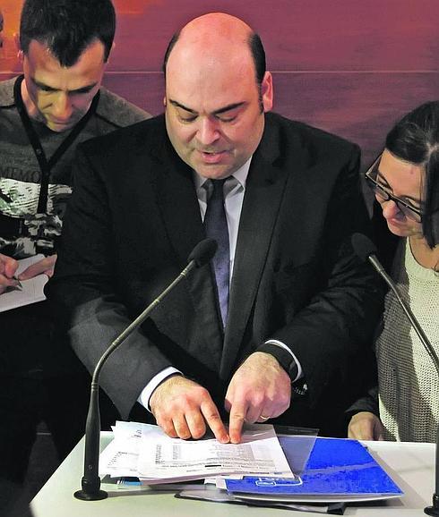 El PP, a la espera de una conversación "clara" con Caunedo para definir su situación