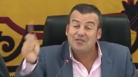 «Guarden el respeto cuando está hablando un hombre»