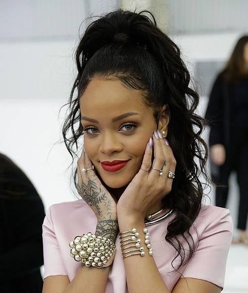 Rihanna: «Quiero mantener relaciones sexuales, pero ¿pillo al azar al primer tío guapo?»