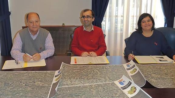 Cangas del Narcea presenta un plan para reparar 44 de las 175 carreteras municipales