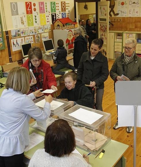 El desgaste de PP y PSOE en Oviedo abre hueco a Ciudadanos