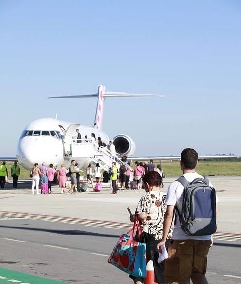 La Audiencia permite a AENA contratar el proyecto que recorta la pista del aeropuerto