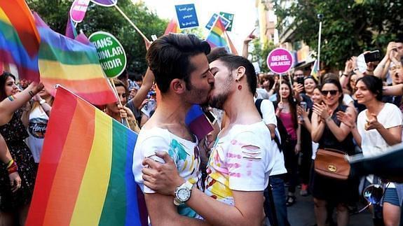 «Las relaciones homosexuales no son naturales»
