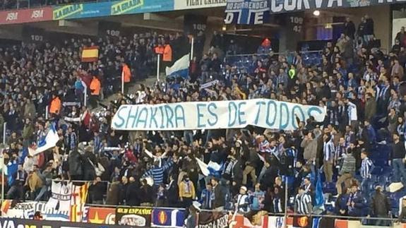 Ofensiva pancarta contra Shakira en Cornellá