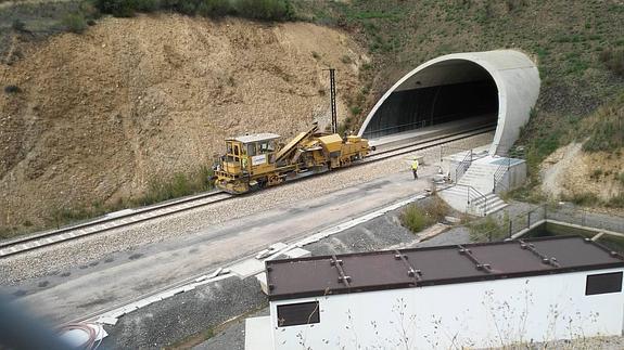 El PSOE acusa a Fomento de «mentir» con los problemas técnicos de la Variante de Pajares