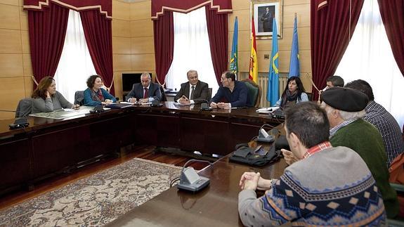 El cauce del Candín, principal escollo para el avance del soterramiento férreo en Langreo