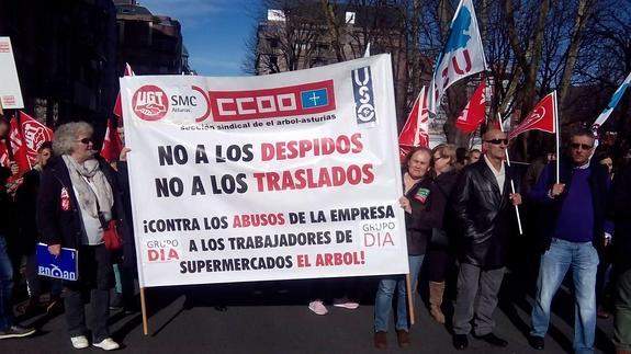 Trabajadores de El Árbol salen a la calle contra el último ajuste de Dia