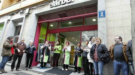 Los trabajadores de El Árbol preparan la huelga del día 19 con paros de quince minutos