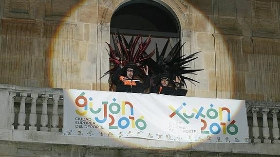 «Olvidémonos de este sindiós y este desgobierno»