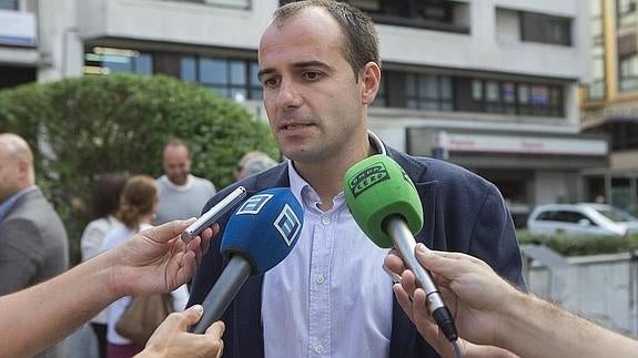 César González confía en que se nombre «inminentemente» una gestora en el PSOE de Gijón