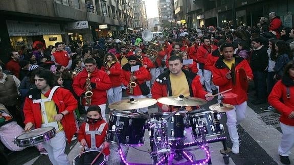 Avilés acoge mañana el Gran Desfile de Antroxos, Moxigangues y Carroces