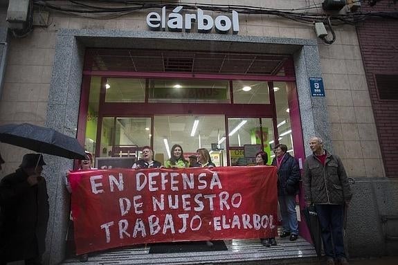 Los sindicatos firman el cierre de siete tiendas de El Árbol en Asturias