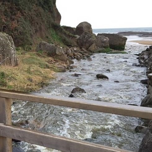 Salva a un niño que cayó al agua en La Ñora