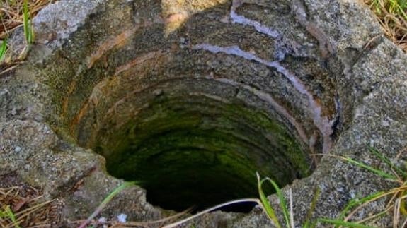 Cae a un pozo tras salir despistado de un club de alterne en La Coruña