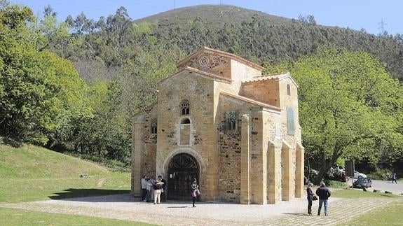 Patrimonio busca financiación para empezar a restaurar las pinturas murales de los monumentos prerrománicos