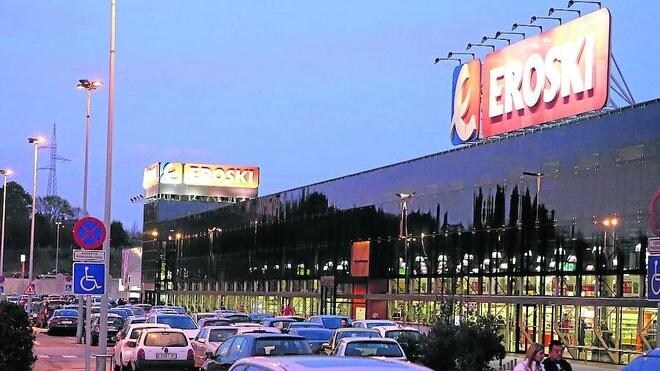 Carrefour Compra Los Dos Hipermercados Y Las Gasolineras De Eroski En Asturias El Comercio
