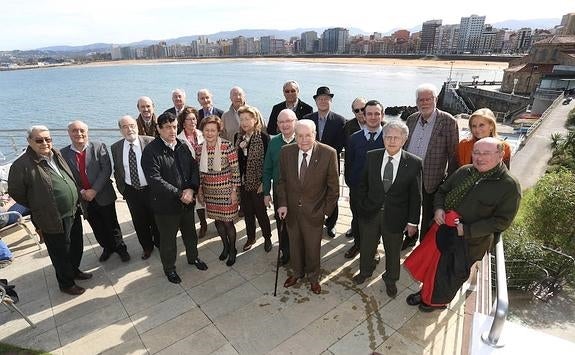 Encuentro reivindicativo de exdirectivos del Ateneo Jovellanos