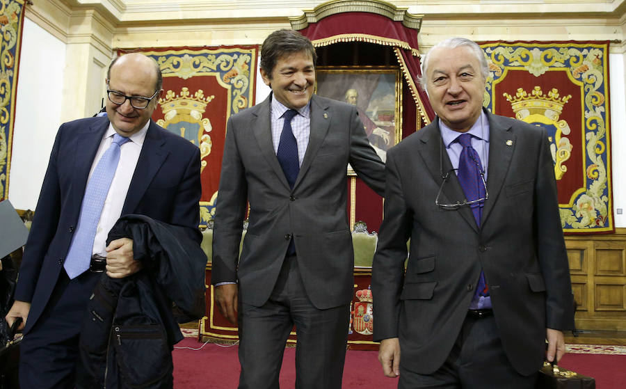 Fernández reitera que la prórroga presupuestaria no reducirá el compromiso con la Universidad