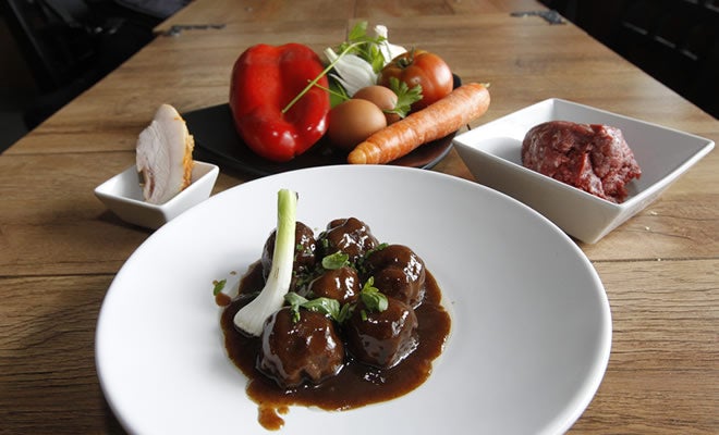 Albóndigas clásicas en salsa de verdura