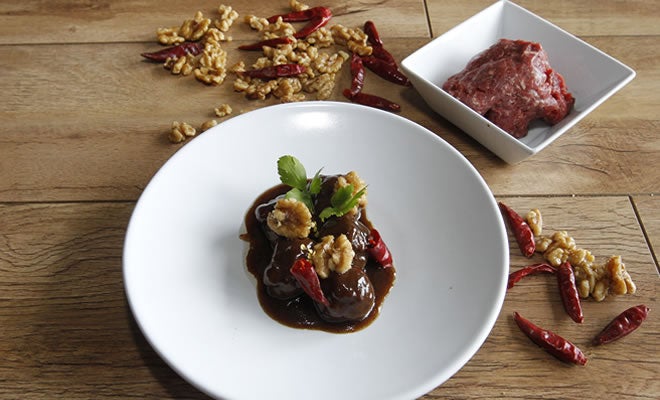 Albóndigas en salsa de nueces picante