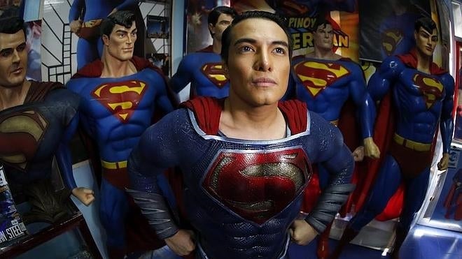 Los médicos se niegan a hacerle más operaciones para que se parezca a Superman