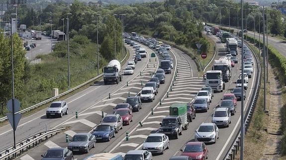 La DGT alerta de posibles retenciones hoy en las salidas de Oviedo y Gijón