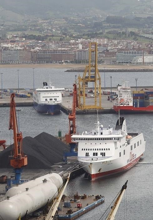 Riva logra un crédito para comprar el barco que reanudará la autopista del mar