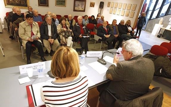 Álvaro Muñiz: «Reto a alguien a que se presente a presidir el Ateneo Jovellanos»