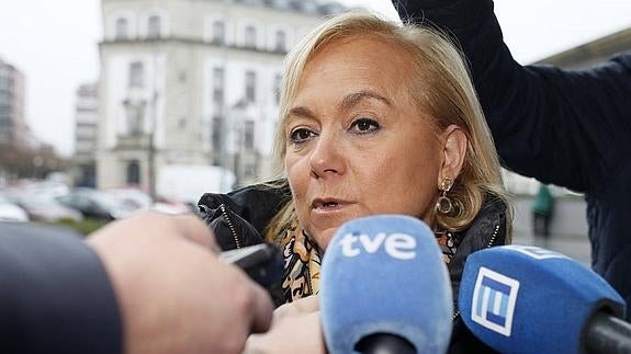 Los críticos del PP de Gijón piden la dimisión de la presidenta autonómica por «escandalosos amaños»