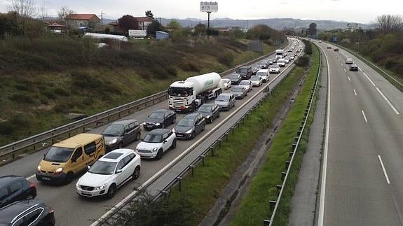 Día de obras, atascos y enfados en la 'Y'