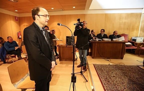 El juez absuelve al exalcalde de Pravia en el 'caso de los parquímetros'