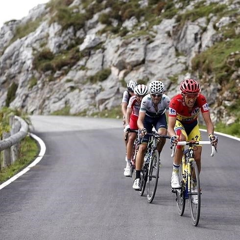 Los Lagos y el Naranco, finales de etapa de la Vuelta Ciclista 2016