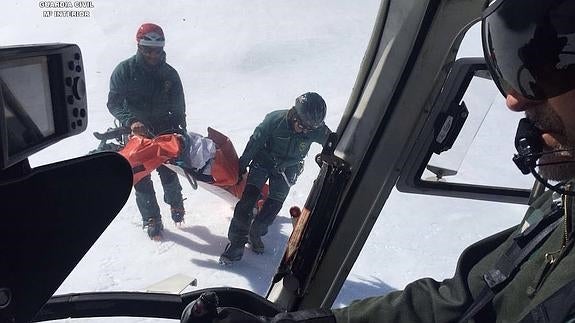 Rescatan el cadáver de un montañero que se despeñó en Peña Ubiña