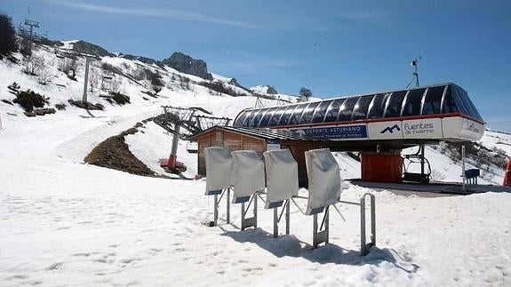 El sector turístico de Aller pide unir Fuentes y San Isidro con lanzaderas