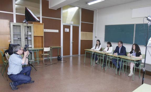 «¿Vamos a empezar ya a negociar las sillas?»