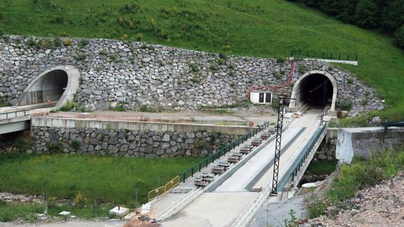Trevín compromete un calendario para la variante de Pajares en seis meses de gobierno del PSOE