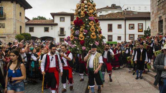 Devoción y fervor en las calles de Cangas