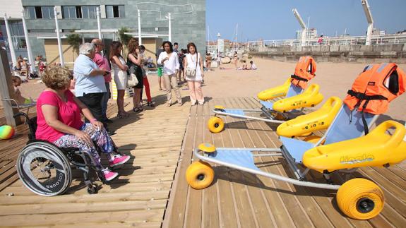 Poniente compite por ser la playa más accesible