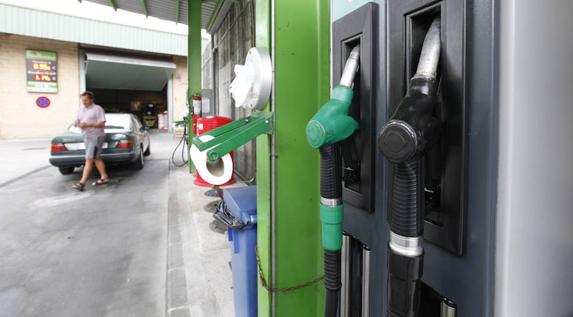 El diésel tiene en el periodo estival su mayor precio del año, tras subir un 9% desde enero