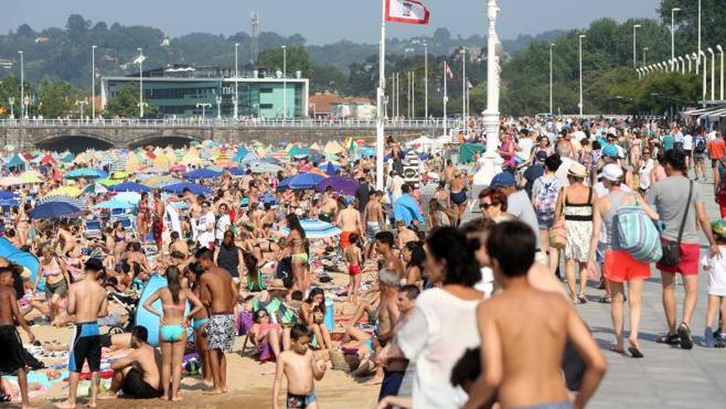 Agua, sombra y ropa ligera para combatir la ola de calor