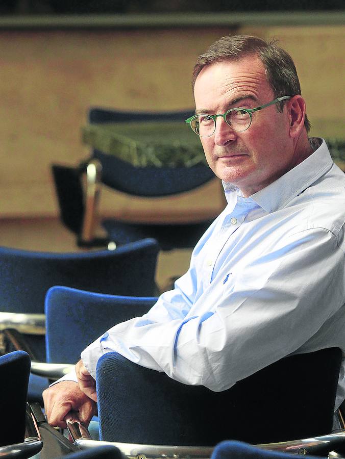 «En las listas de espera puede haber algún error, pero nunca maquillaje»