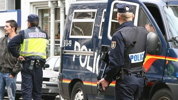 La alcaldesa reclama que se mantenga el número de efectivos de la Policía Nacional en la ciudad