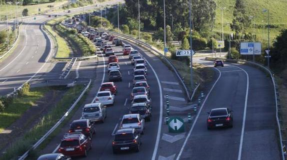 Jornada de tráfico complicada en las carreteras asturianas