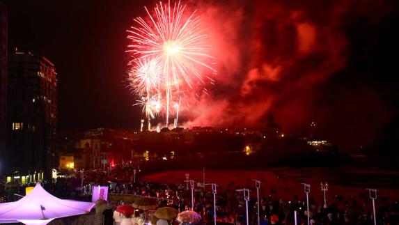 Renfe anuncia trenes nocturnos especiales para la noche de los fuegos de Gijón