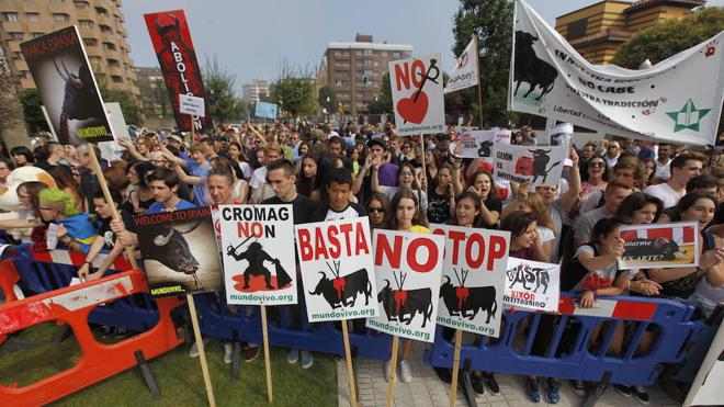 Los antitaurinos se hacen oír