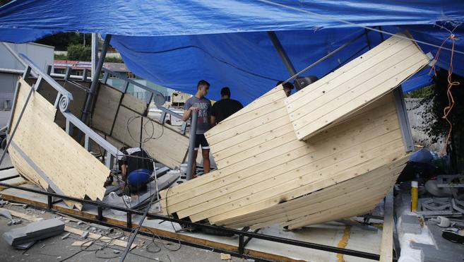 Laviana se prepara para salir a flote